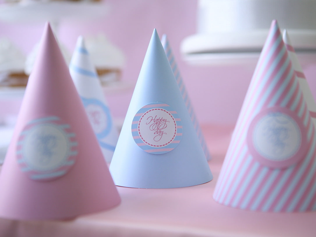 Partyhütchen in Blau- und Rosatönen